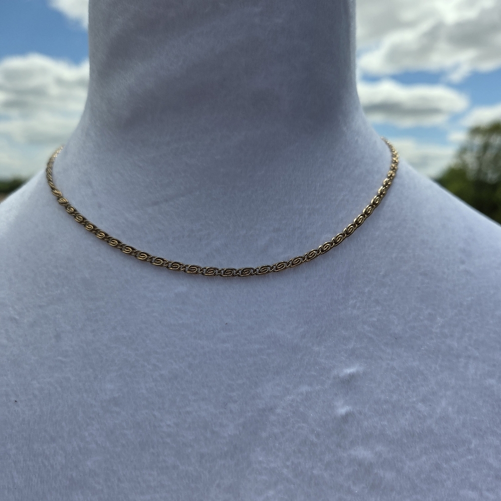 18. Elegant Gold Necklace